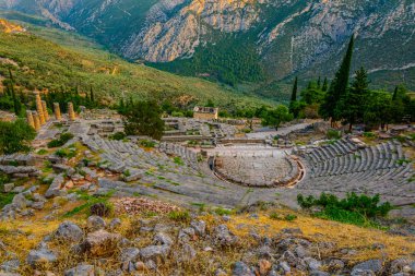 Antik Delphi, Greec tiyatro kalıntıları