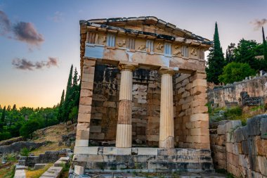 Atinalı hazine Greec antik delphi sitedeki, gün batımı görünümü
