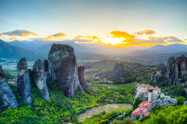 Tramonto Sui Monasteri Roussanou San Nicola Anapavsa Meteora Grecia — Foto Stock