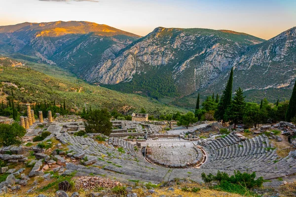 Antik Delphi, Greec Tiyatrosu kalıntıları gün batımı görünümü