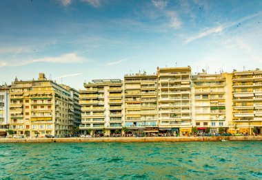 Thessaloniki, Yunanistan, 8 Eylül 2017: İnsanlar sunset Bulvarında bir sahil mesire Selanik'te Greec tadını çıkarıyor
