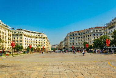 Thessaloniki, Yunanistan, 11 Eylül 2017: İnsanlar Aristotelous Meydanı Selanik'in merkezinde, Greec yürüyen