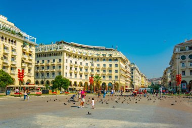 Thessaloniki, Yunanistan, 11 Eylül 2017: İnsanlar Aristotelous Meydanı Selanik'in merkezinde, Greec yürüyen