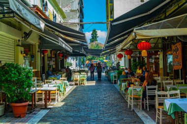 Thessaloniki, Yunanistan, 11 Eylül 2017: İnsanlar Selanik'te Greec Athonos kare bölge aracılığıyla yürüyor