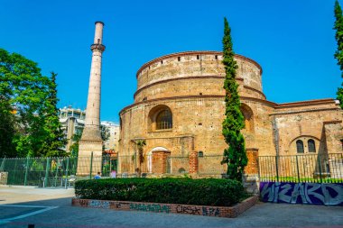 Thessaloniki, Yunanistan, 11 Eylül 2017: İnsanlar Rotunda Galerius Selanik'te Greec doğru yürüyor
