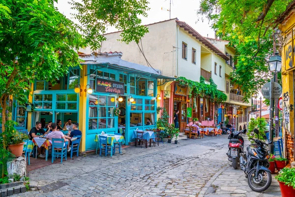 Selanik, Yunanistan, 6 Mayıs 2018: Eski şehir Selanik, Greec dar bir sokakta görünümünü