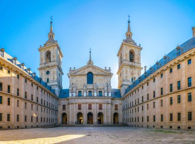 Kraliyet koltuğu, San Lorenzo de El Escorial Madrid, Spai yakınında, Patio de los reyes