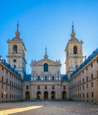 Kraliyet koltuğu, San Lorenzo de El Escorial Madrid, Spai yakınında, Patio de los reyes
