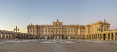 En Real Madrid, İspanya Kraliyet Sarayı, gün batımı görünümü adı