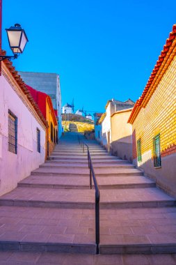 Dik merdiven consuegra, Spai yel değirmenleri