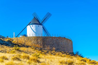 Spai Consuegra, geleneksel beyaz yel değirmenleri
