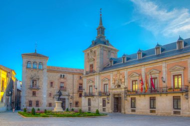 Plaza de La Villa gelirliler eski şehir içinde