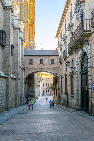 Toledo Tarihi Merkezi Spai Dar Bir Sokakta — Stok fotoğraf