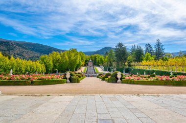 Yeni cascade adlı Palace la Granja de San ettiler Spai içinde