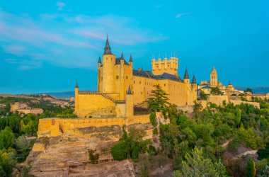 Alcazar de Segovia Spai gün batımı görünümü