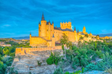 Alcazar de Segovia Spai gün batımı görünümü