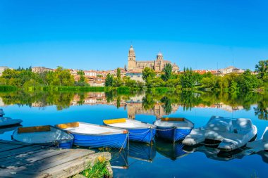 Spai Salamanca Katedrali önünde demirleme tekneler