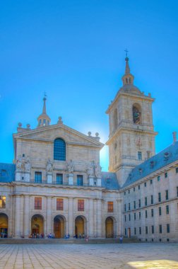 Kraliyet koltuğu, San Lorenzo de El Escorial Madrid, Spai yakınında, Patio de los reyes