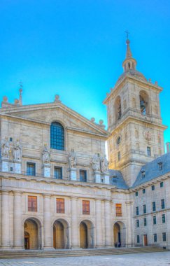 Kraliyet koltuğu, San Lorenzo de El Escorial Madrid, Spai yakınında, Patio de los reyes