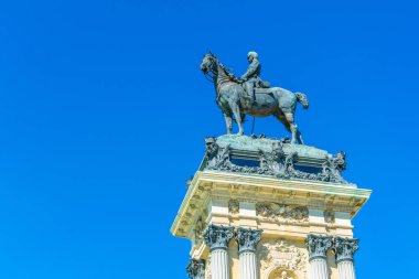 Kral XII. Alfonso Anıtı İspanya 'nın Madrid şehrinde yer almaktadır.