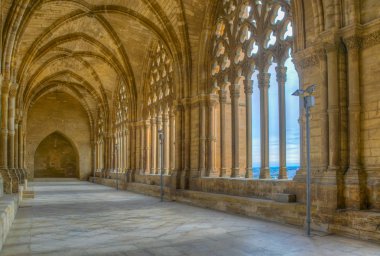 Lleida, İspanya, 1 Ekim 2017: Cloister Lleida, Spai La Seu Vella Katedrali'nde bir parçası