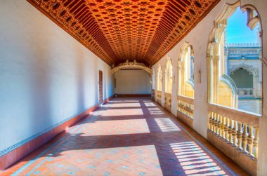 Toledo, İspanya, 2 Ekim 2017: Koridor Monasterio de San Juan de los Reyes, Toledo, Spai