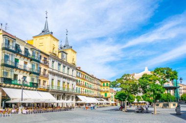 Segovia, İspanya, 4 Ekim 2017: Plaza Mayor Segovia, Spai adlı görünümünü
