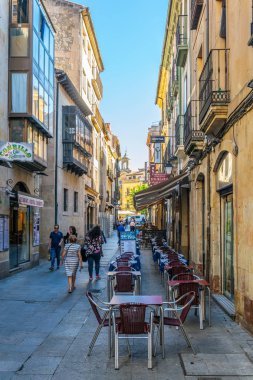 Salamanca, İspanya, 5 Ekim 2017: Salamanca şehrin eski, Spai, dar bir sokak görünümünü