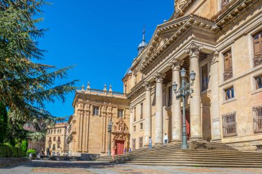 Salamanca, İspanya, 5 Ekim 2017: Salamanca, Spai kilise San Sebastian ve anaya sarayda görünümünü