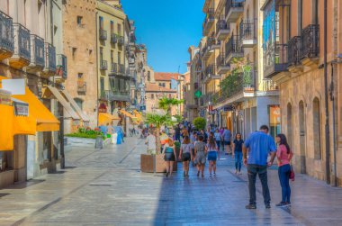Salamanca, İspanya, 5 Ekim 2017: Salamanca şehrin eski, Spai, dar bir sokak görünümünü