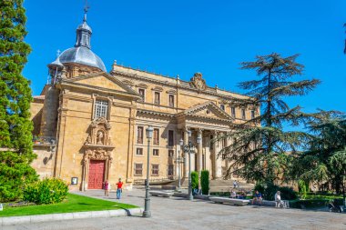 Salamanca, İspanya, 5 Ekim 2017: Salamanca, Spai kilise San Sebastian ve anaya sarayda görünümünü