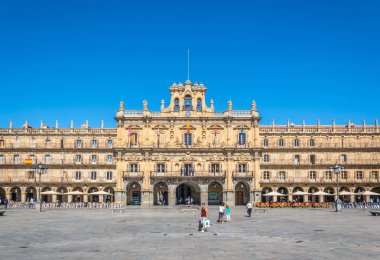 Salamanca, İspanya, 5 Ekim 2017: İnsanlar Salamanca, Spai, Plaza Mayor arasında gezinme