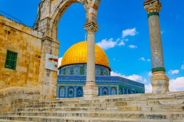 Kaya'nın Jerusale tapınak höyüğün üzerinde yer alan ünlü kubbe