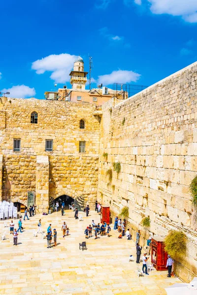 GERUSALEMME, ISRAELE, 6 SETTEMBRE 2018: La gente prega sul muro occidentale della città vecchia di Gerusalemme, Israele — Foto Stock