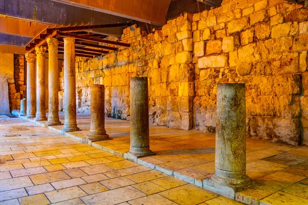 Ruïnes van Romeinse straat genaamd cardo in Jeruzalem, Israël — Stockfoto