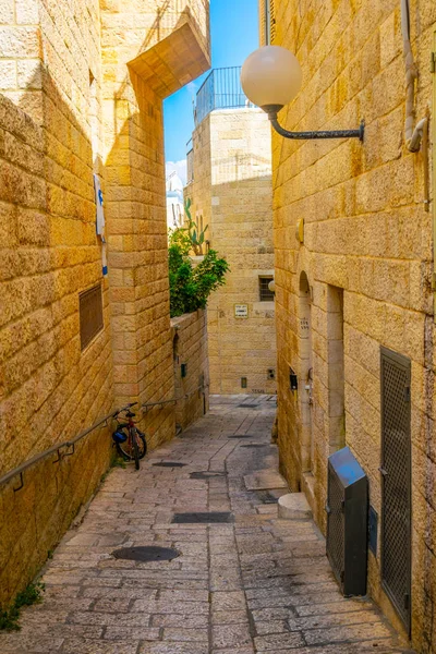 Smalle straat van Armeense wijk van Jeruzalem, Israël — Stockfoto