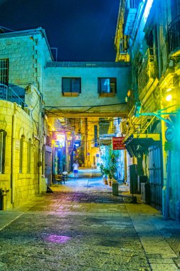 Kudüs, İsrail dar bir sokakta gece görünümü