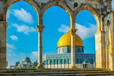 Kaya'nın Jerusale tapınak höyüğün üzerinde yer alan ünlü kubbe