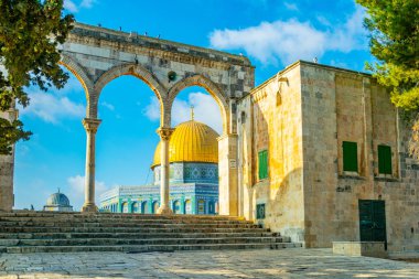 Kaya'nın Jerusale tapınak höyüğün üzerinde yer alan ünlü kubbe