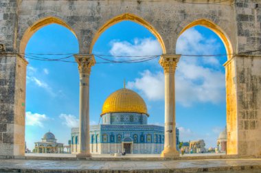 Kaya'nın Jerusale tapınak höyüğün üzerinde yer alan ünlü kubbe