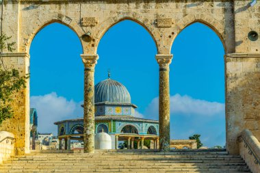 Kaya'nın Jerusale tapınak höyüğün üzerinde yer alan ünlü kubbe