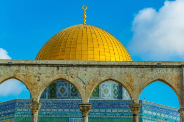 Kaya'nın Jerusale tapınak höyüğün üzerinde yer alan ünlü kubbe