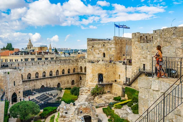 Sigarasız, iç avlu David kule Kudüs, İsrail