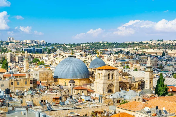 Ciudad de Jerusalén con la iglesia del sepulcro santo, Israel — Foto de Stock