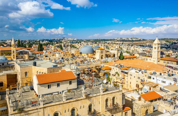 Ciudad de Jerusalén con iglesias del redentor y santa se — Foto de Stock