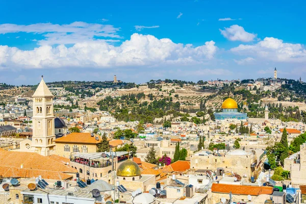 Cityspace de Jerusalén con cúpula de la roca y la iglesia de la r — Foto de Stock