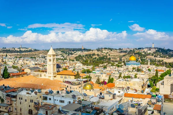 Cityspace 예루살렘의 바위의 돔 및 r의 교회 — 스톡 사진