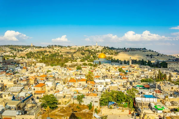 Jerusalém dominada pela cúpula dourada da cúpula da rocha, é — Fotografia de Stock