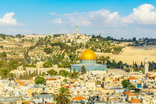 Jerusalém dominada pela cúpula dourada da cúpula da rocha, é — Fotografia de Stock