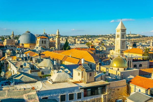 Cityspace de Jerusalém com igrejas do redentor e santo se — Fotografia de Stock